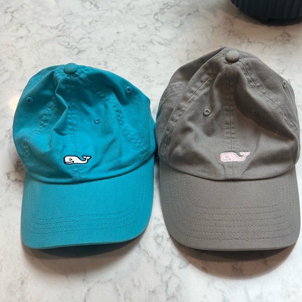 Vineyard vines women’s baseball caps gray and teal. 100% cotton.